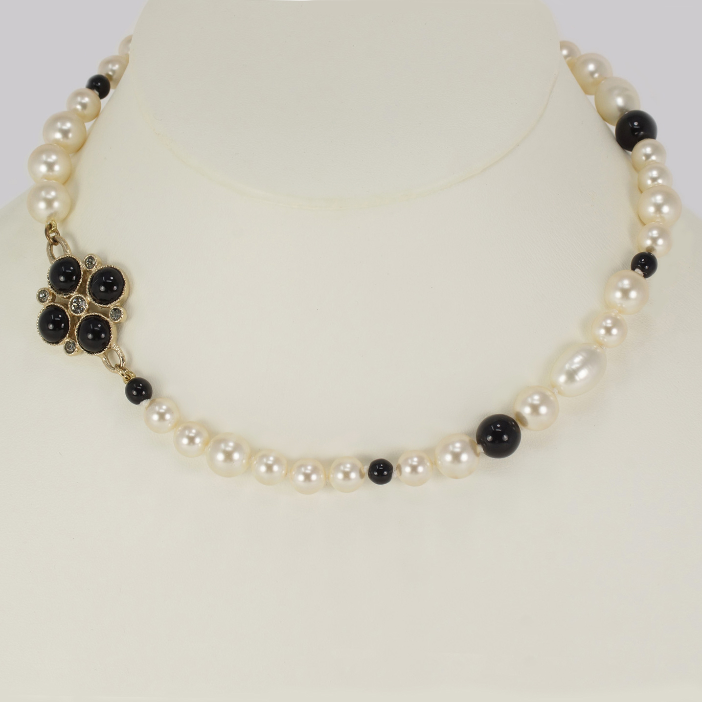 fabulous Chanel faux pearl necklace