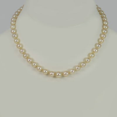 1950s Single Strand Pearl Necklace with Pretty Floral Clasp
