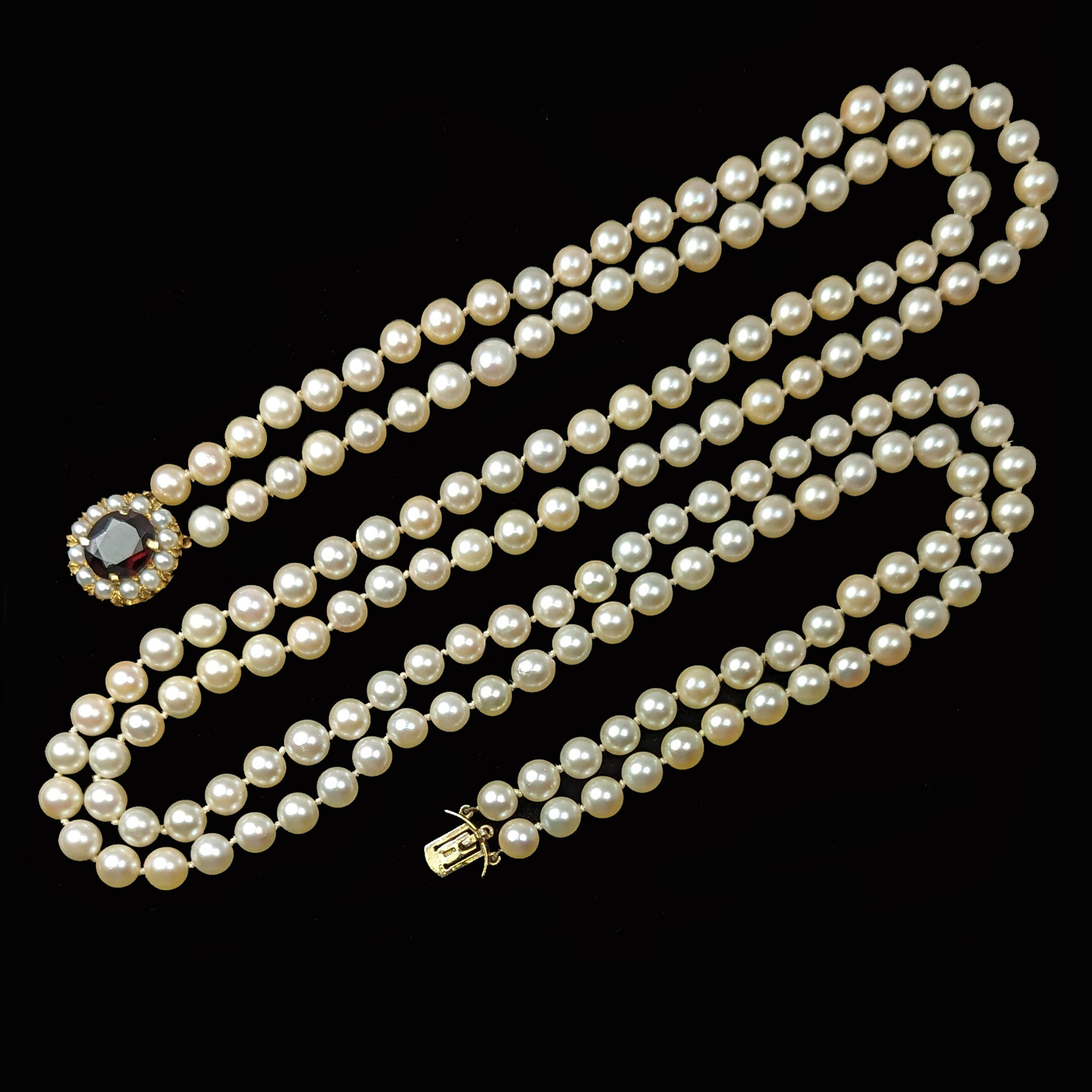 Vintage cultured pearl necklace
